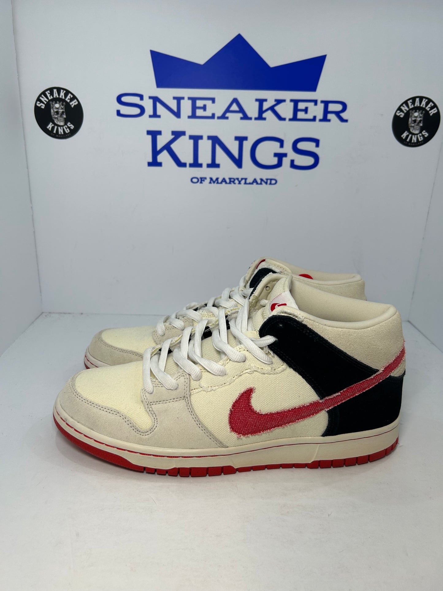 Nike SB Dunk Mid Street Fighter Ryu (Pre-Owned)