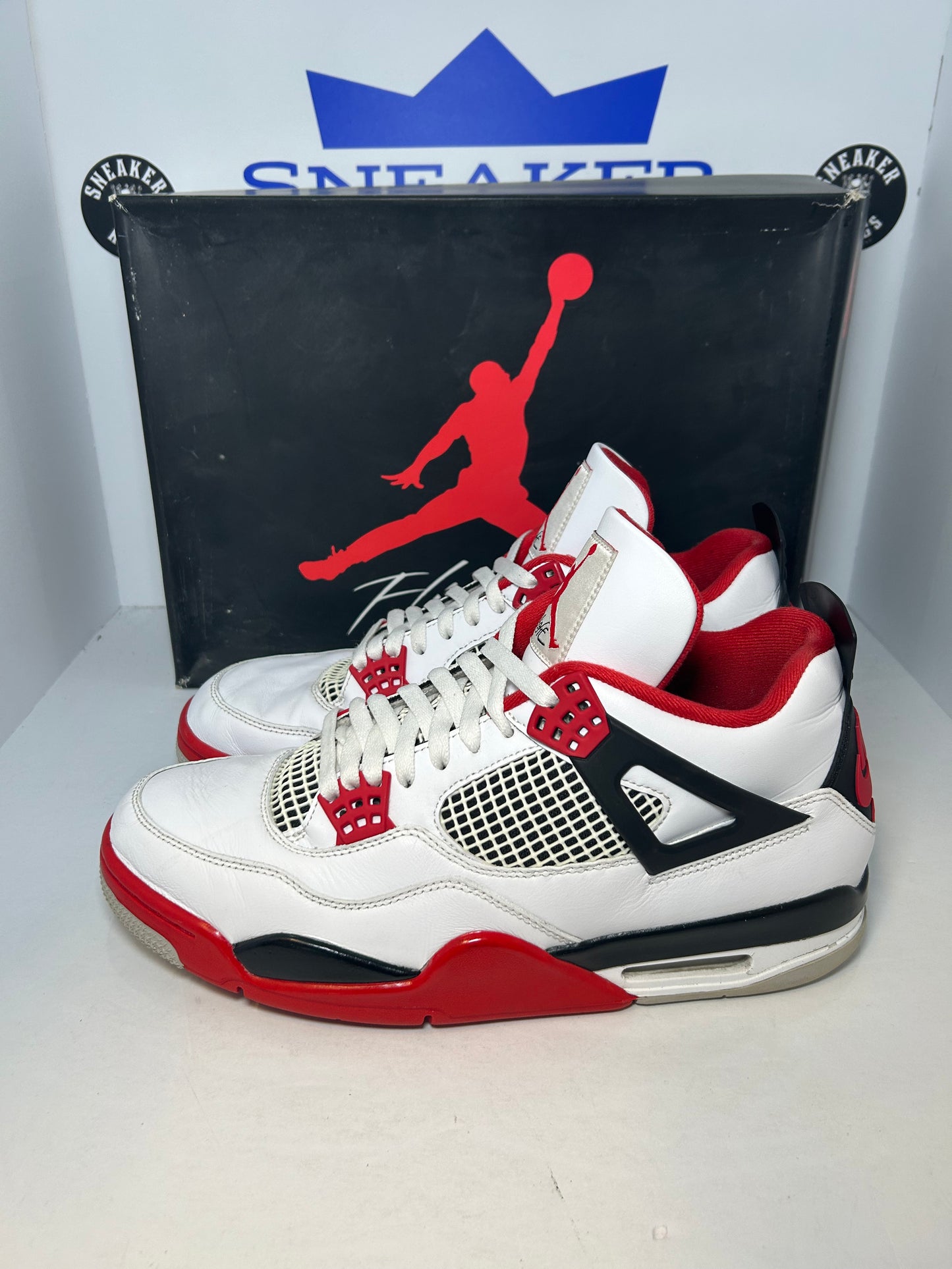Air Jordan 4 Retro OG Fire Red (Pre-Owned)