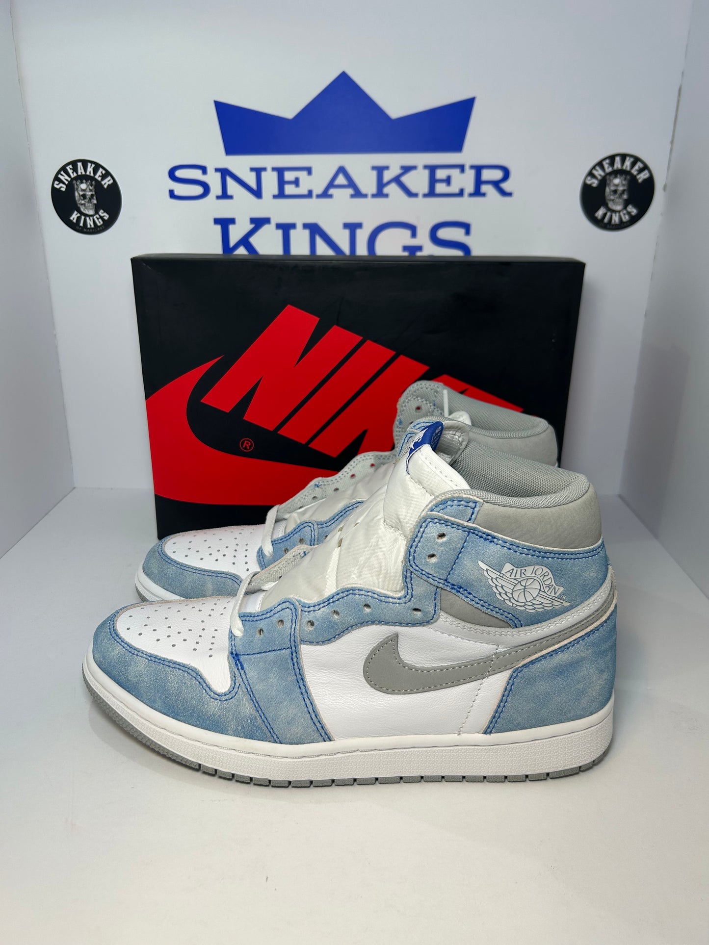 Air Jordan 1 Retro High OG Hyper Royal (Pre-Owned)