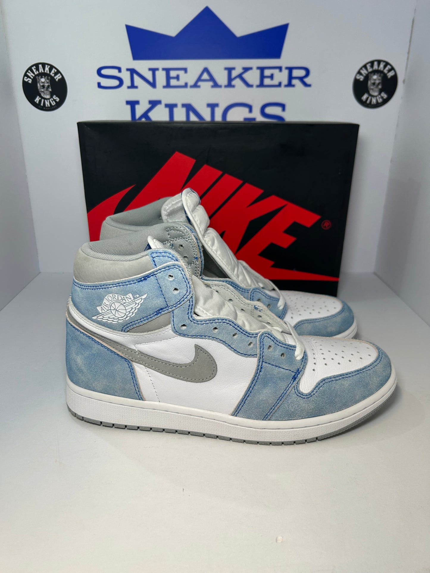 Air Jordan 1 Retro High OG Hyper Royal (Pre-Owned)