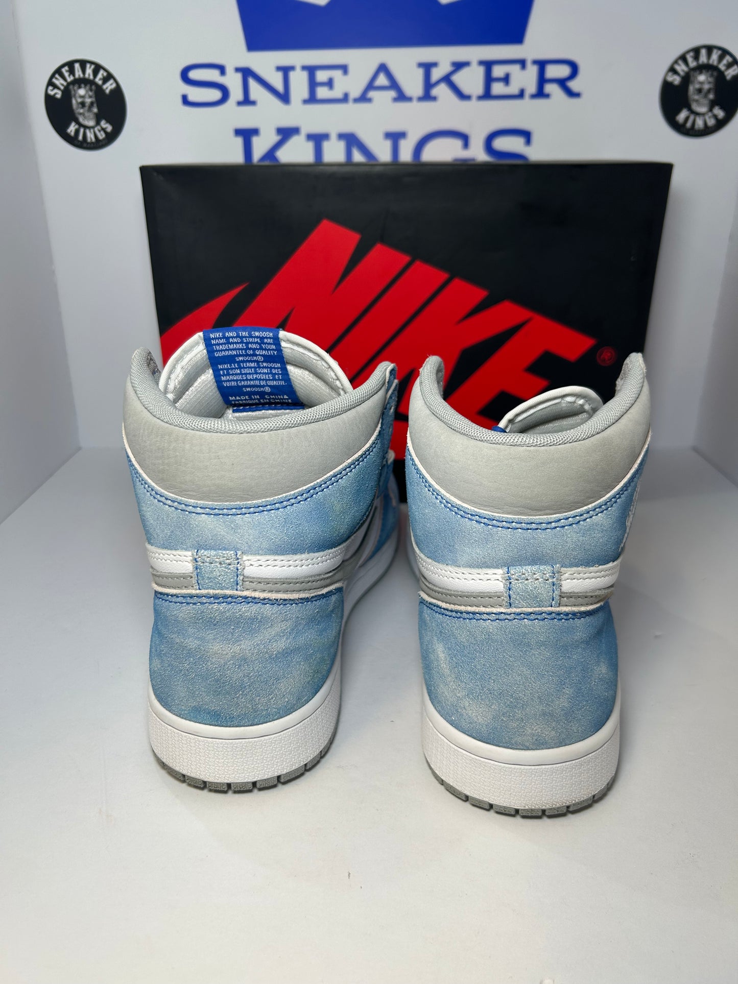 Air Jordan 1 Retro High OG Hyper Royal (Pre-Owned)