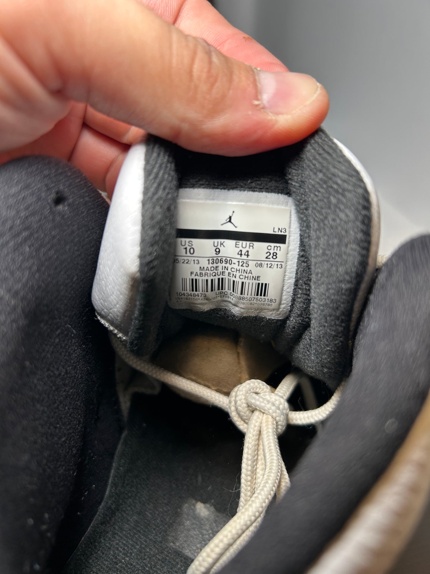 Air Jordan 12 Retro Taxi 2013 (Pre-Owned)