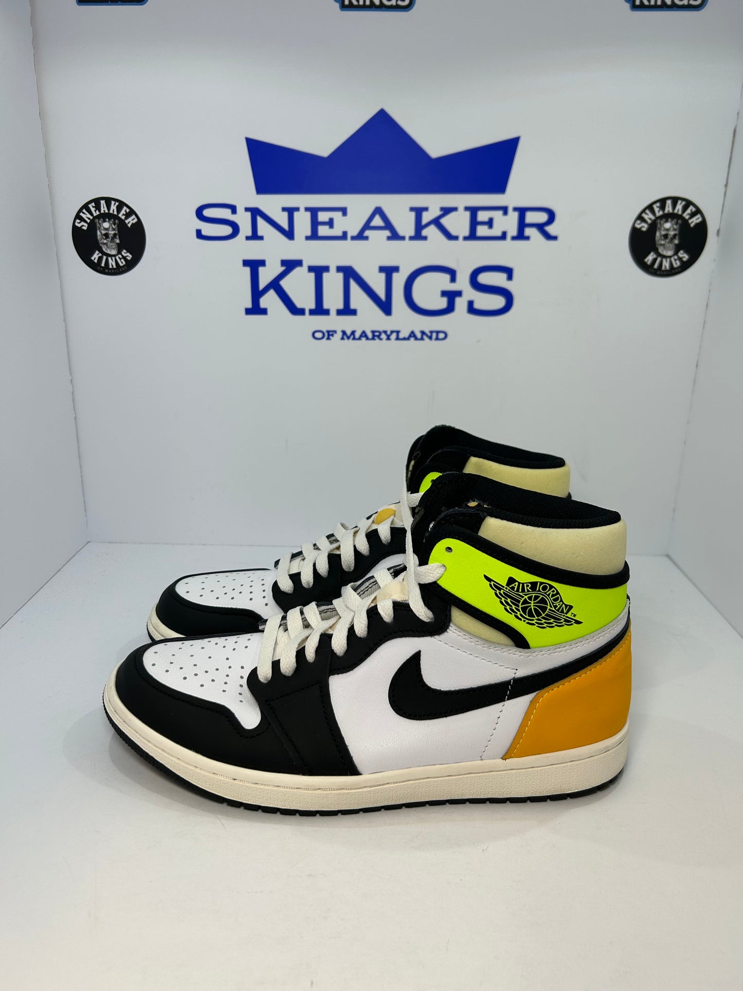Air Jordan 1 Retro High OG Gold Volt (Pre-Owned)