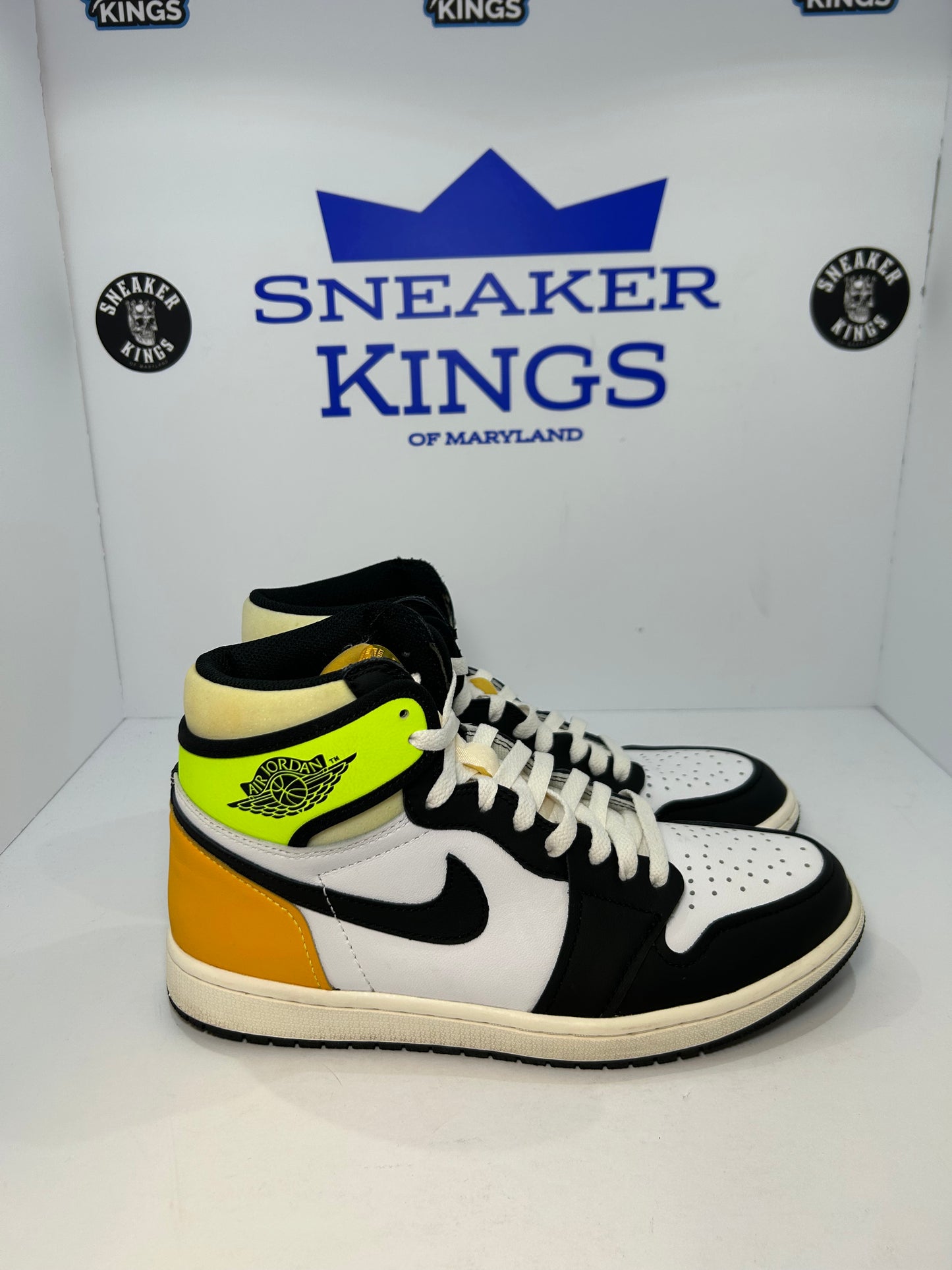 Air Jordan 1 Retro High OG Gold Volt (Pre-Owned)