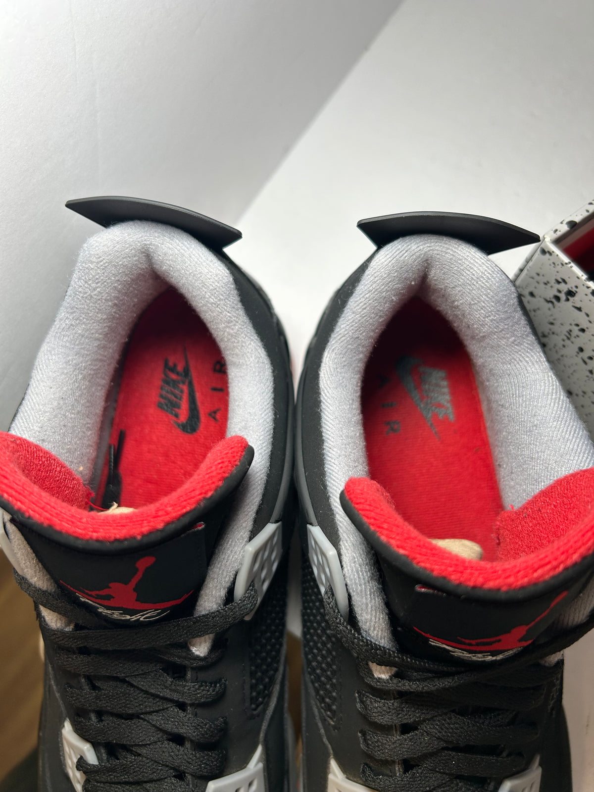 Air Jordan 4 Retro OG Bred 2019 (Pre-Owned)