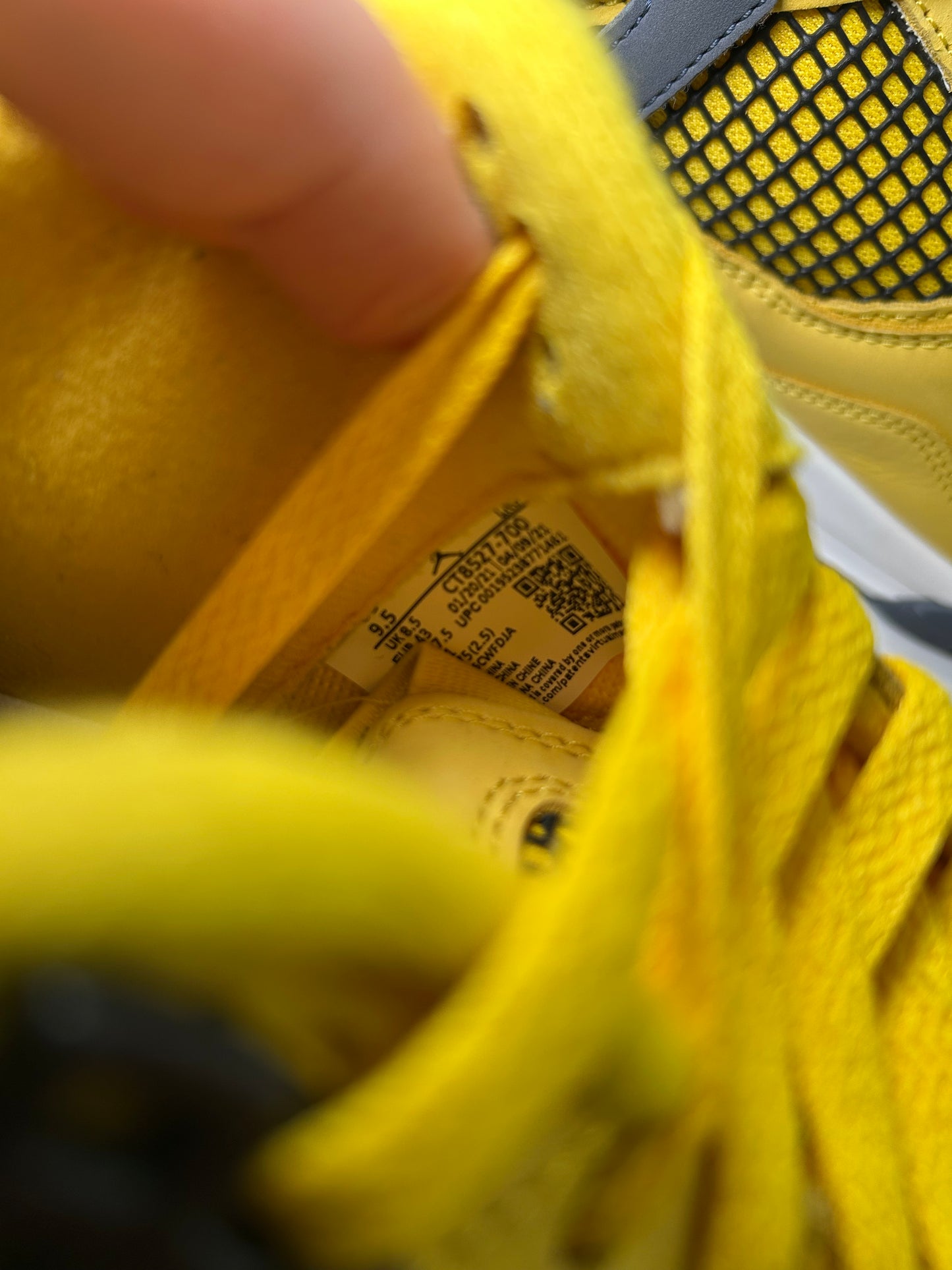 Air Jordan 4 Retro Lightning (Pre-Owned)