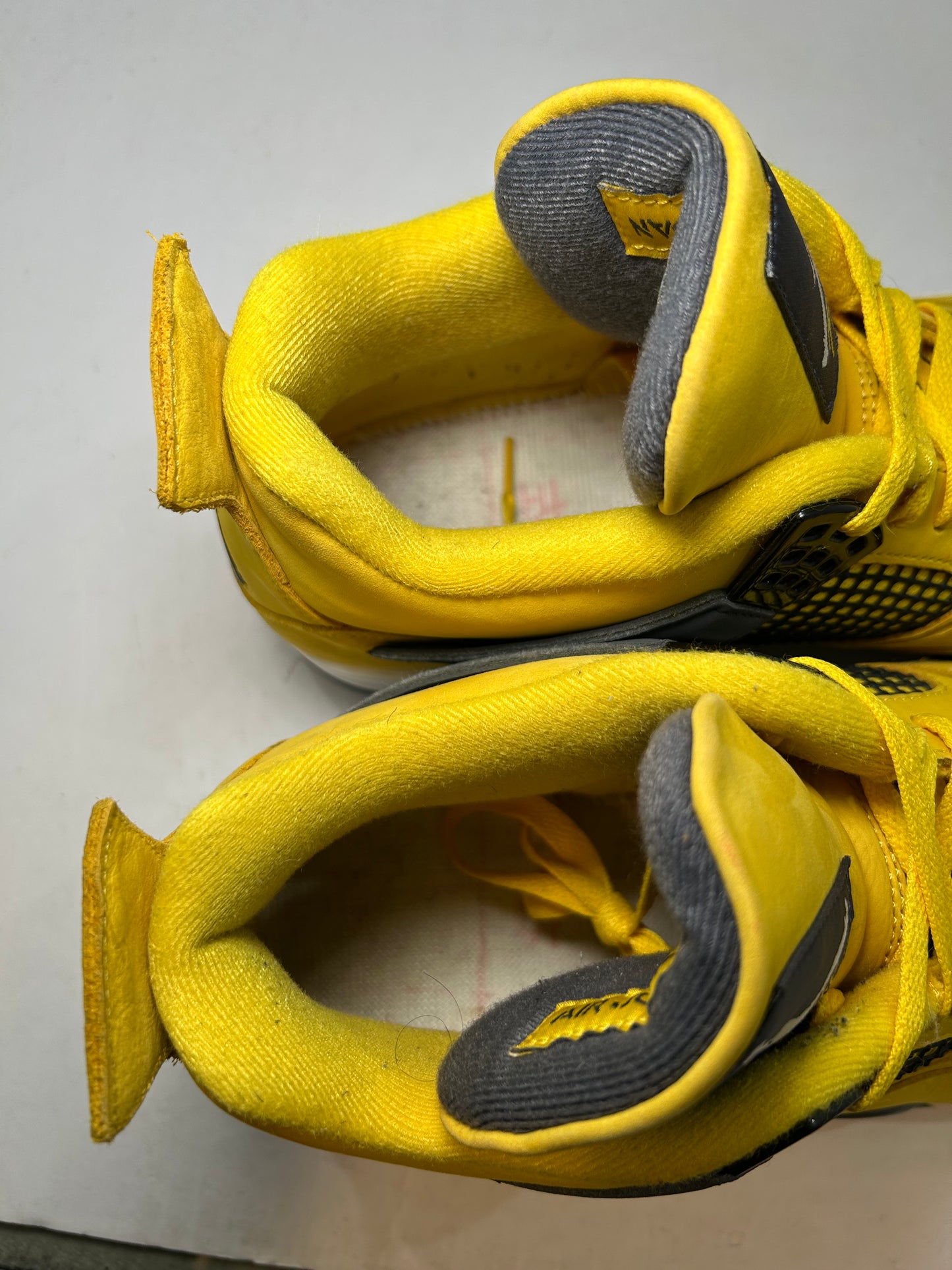 Air Jordan 4 Retro Lightning (Pre-Owned)