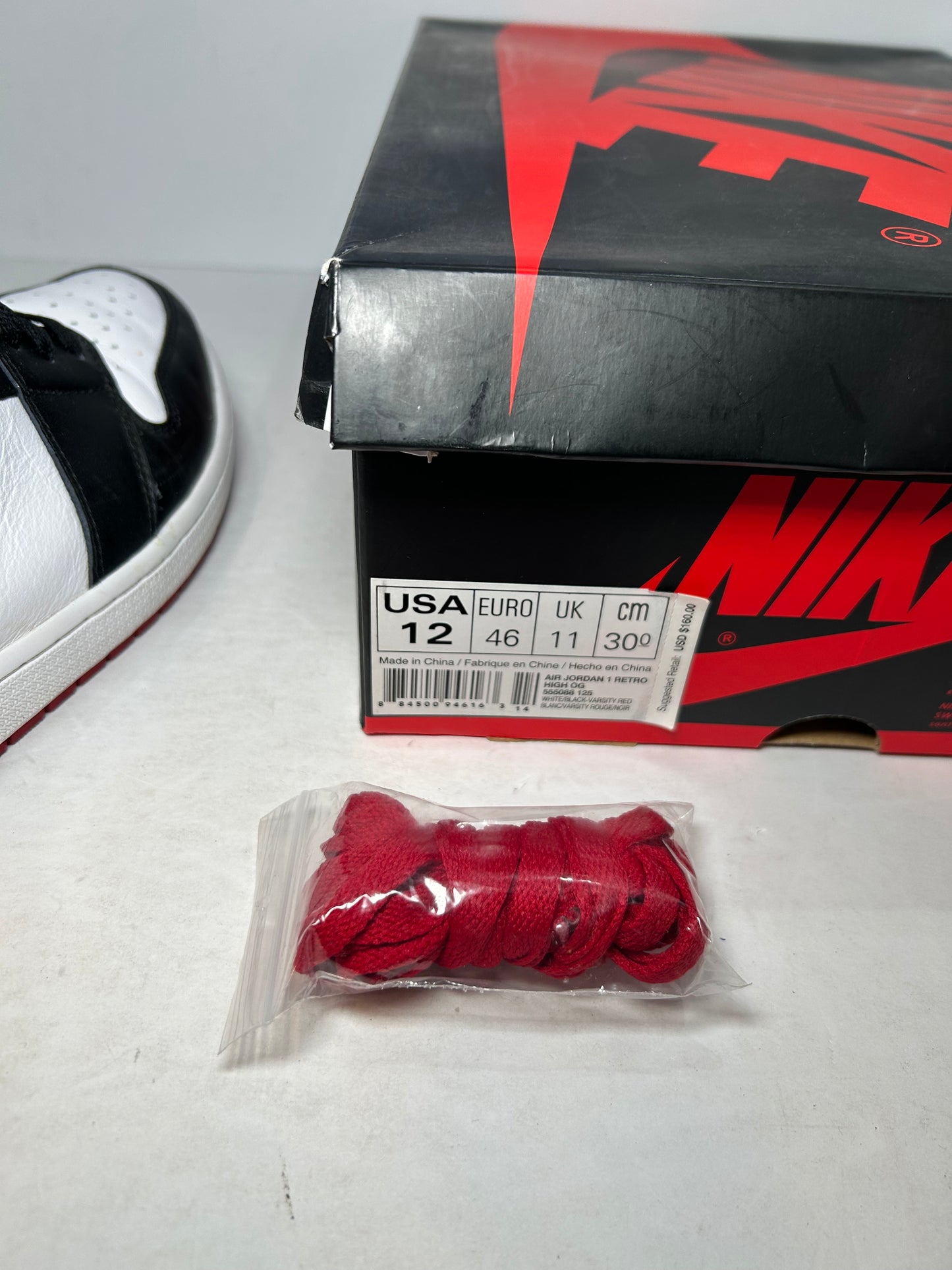Air Jordan 1 Retro High OG Black Toe 2016 (Pre-Owned)