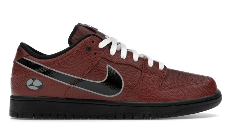 Nike SB Dunk Low Limosine Skateboards Football