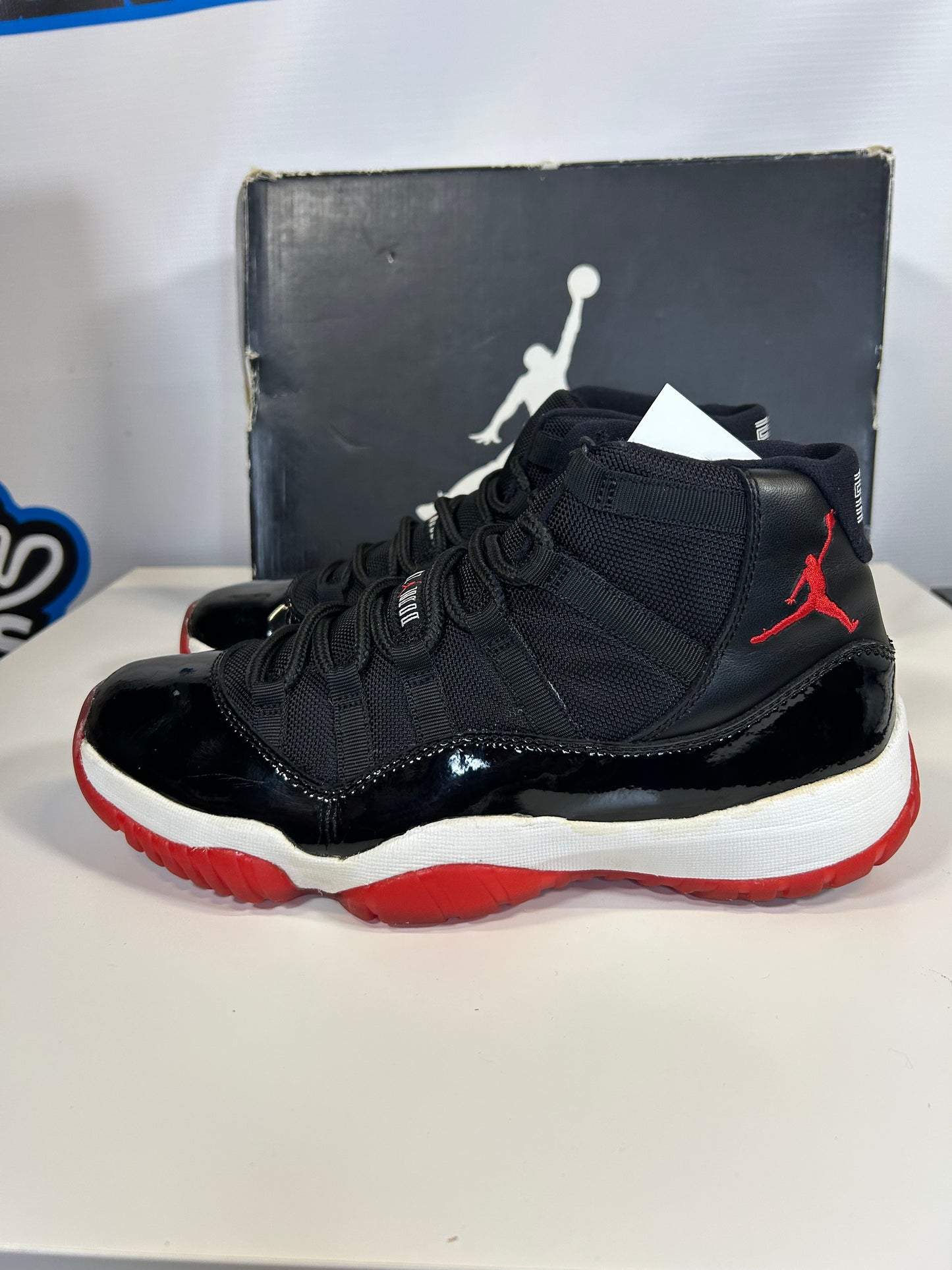 Air Jordan 11 Retro Bred Playoffs 2012 (Pre-Owned)