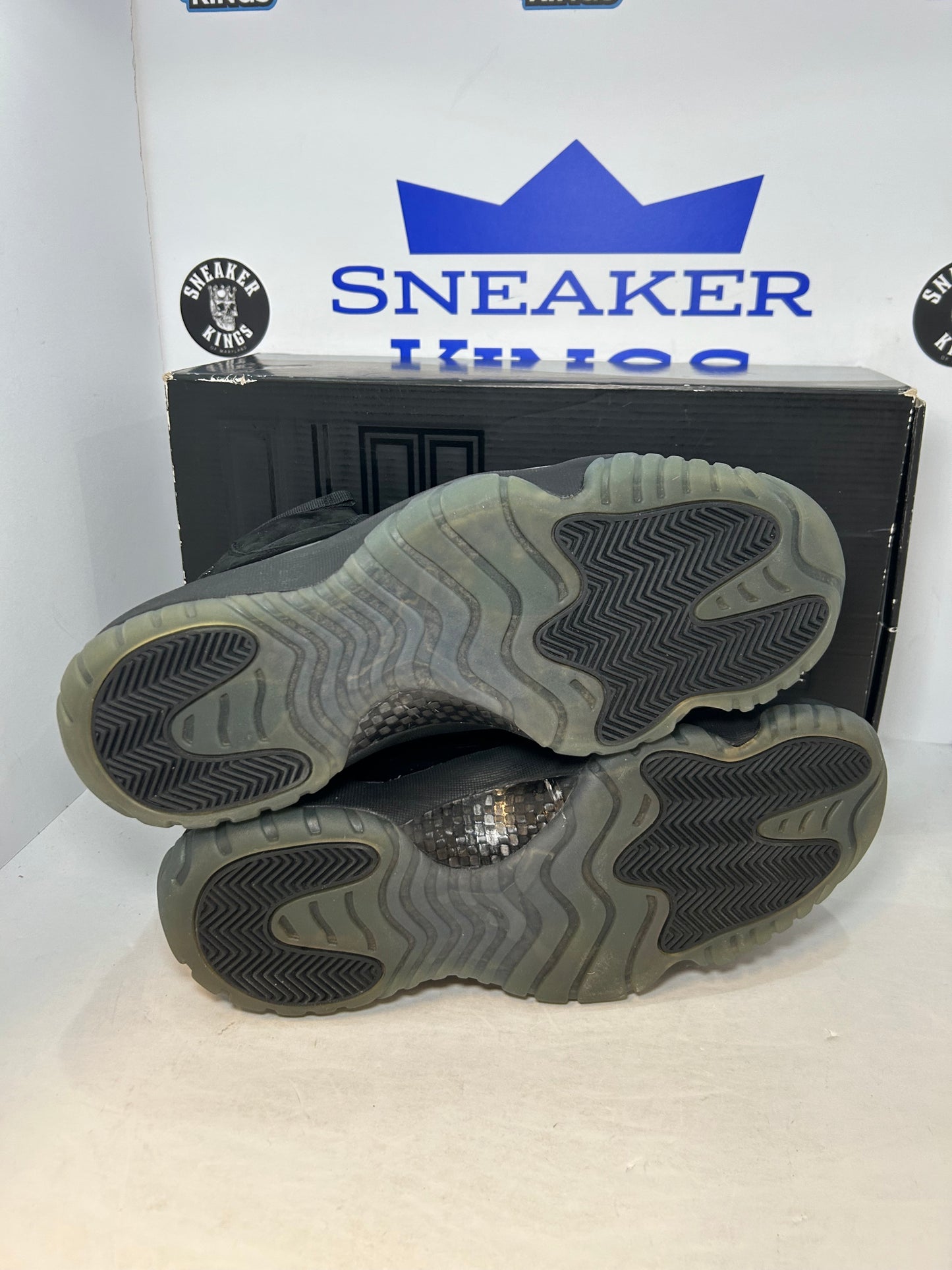 Air Jordan 11 Retro Cap and Gown (Pre-Owned)