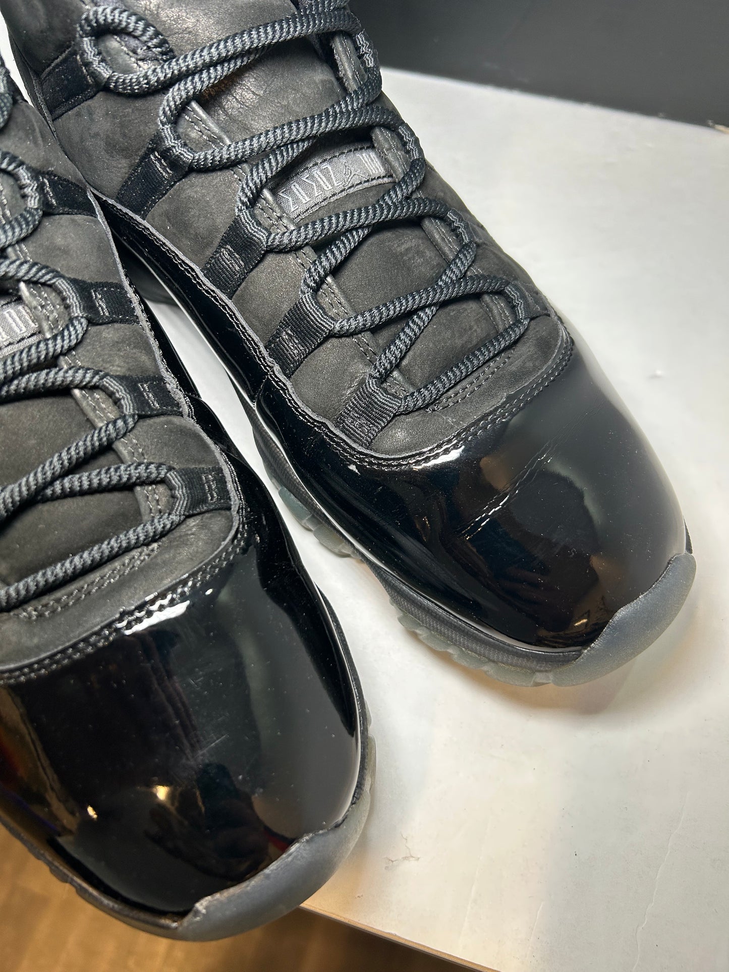 Air Jordan 11 Retro Cap and Gown (Pre-Owned)