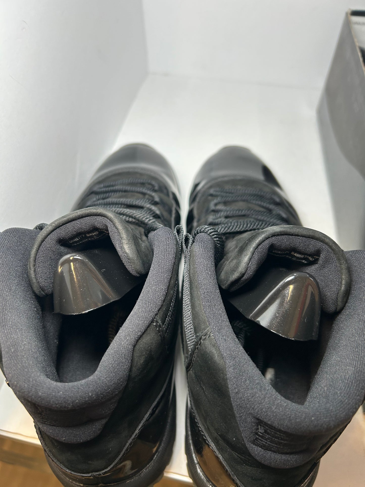 Air Jordan 11 Retro Cap and Gown (Pre-Owned)