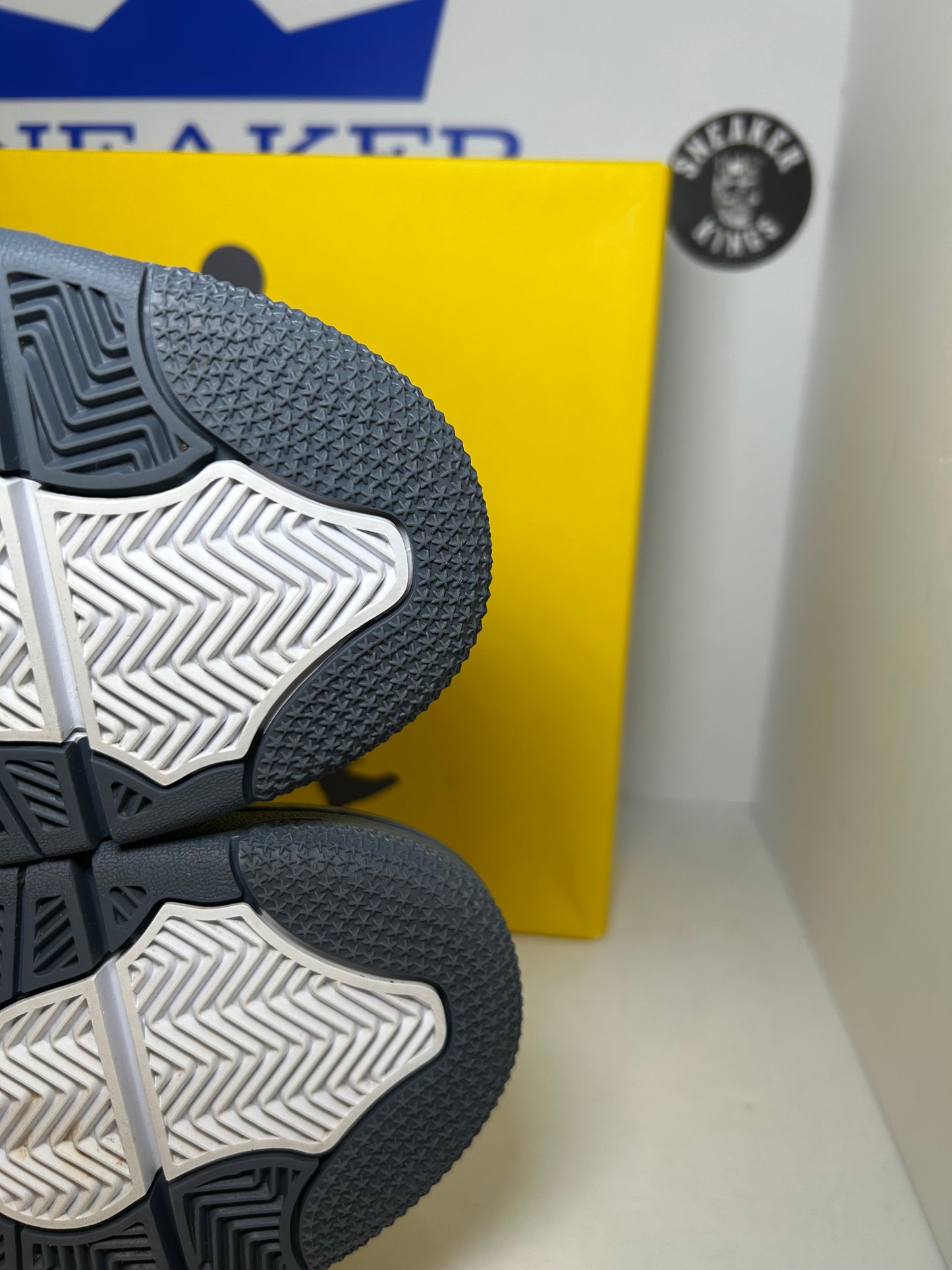 Air Jordan 4 Retro Lightning (Pre-Owned)