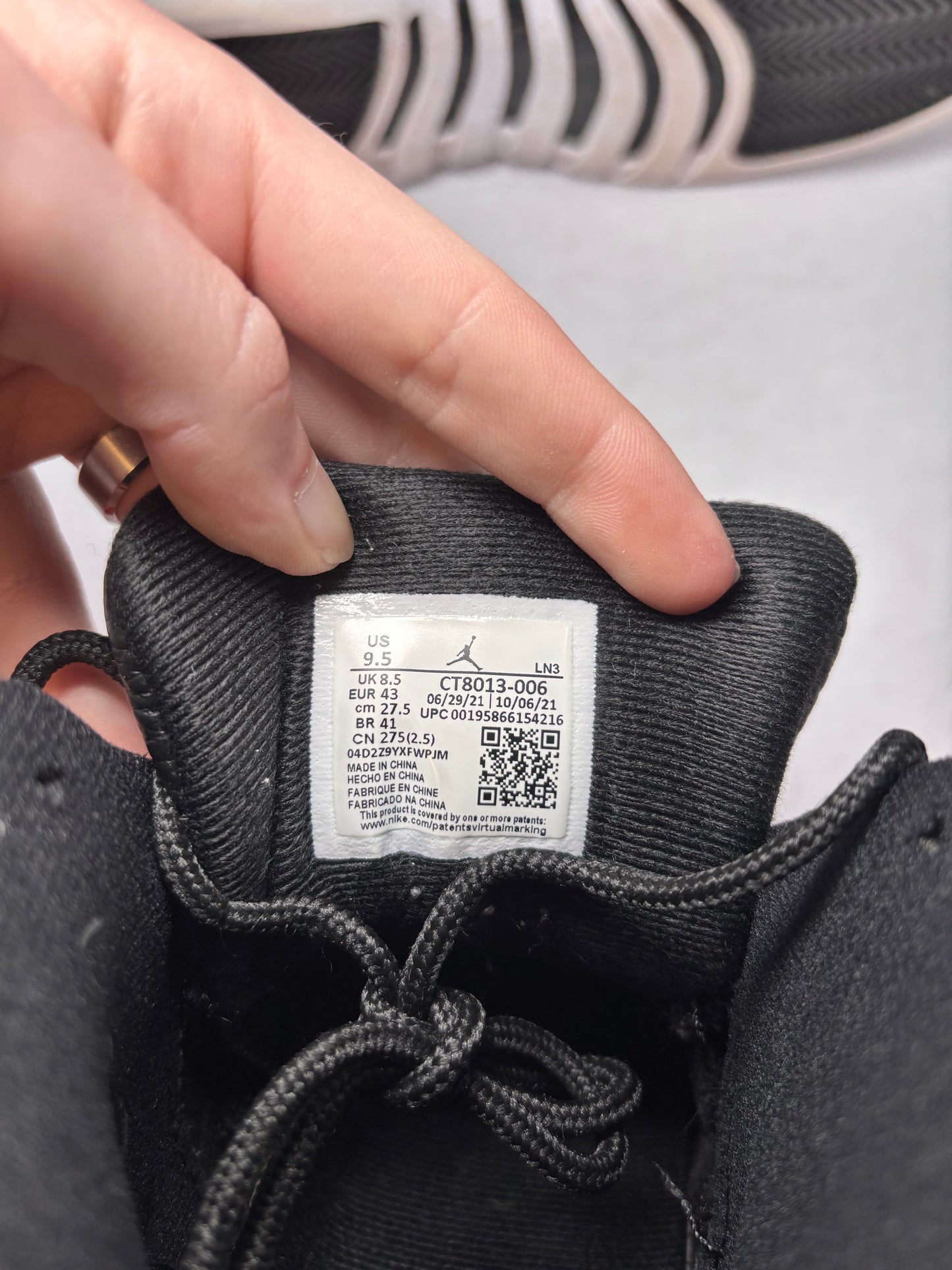 Air Jordan 12 Retro Playoff (Pre-Owned)
