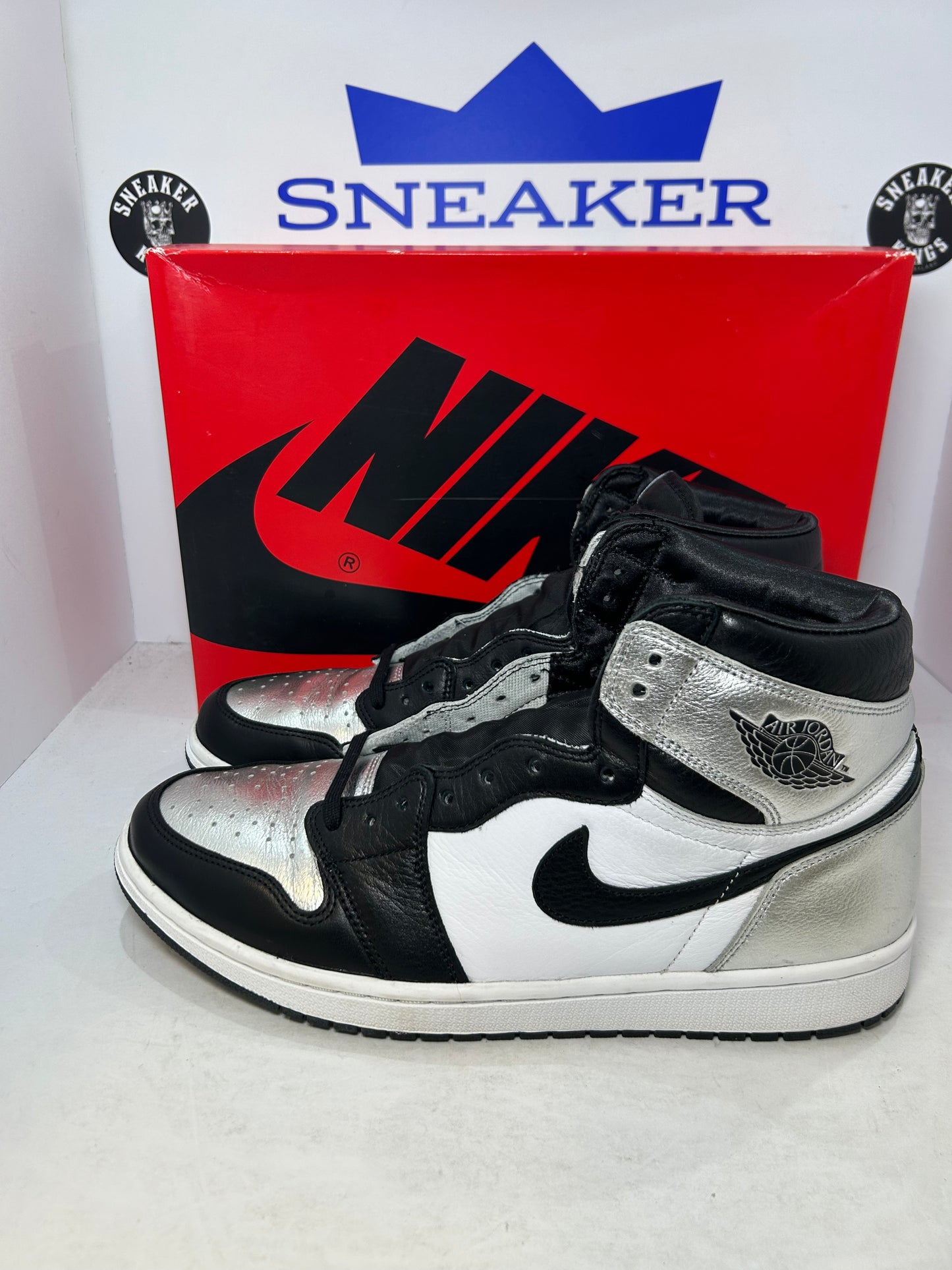 Air Jordan 1 Retro High OG Metallic Silver Toe (Pre-Owned)