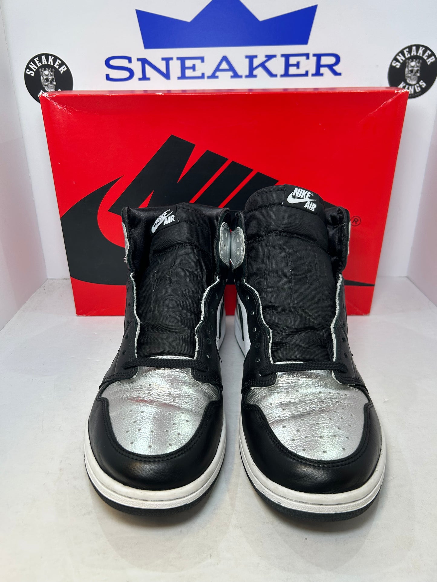 Air Jordan 1 Retro High OG Metallic Silver Toe (Pre-Owned)