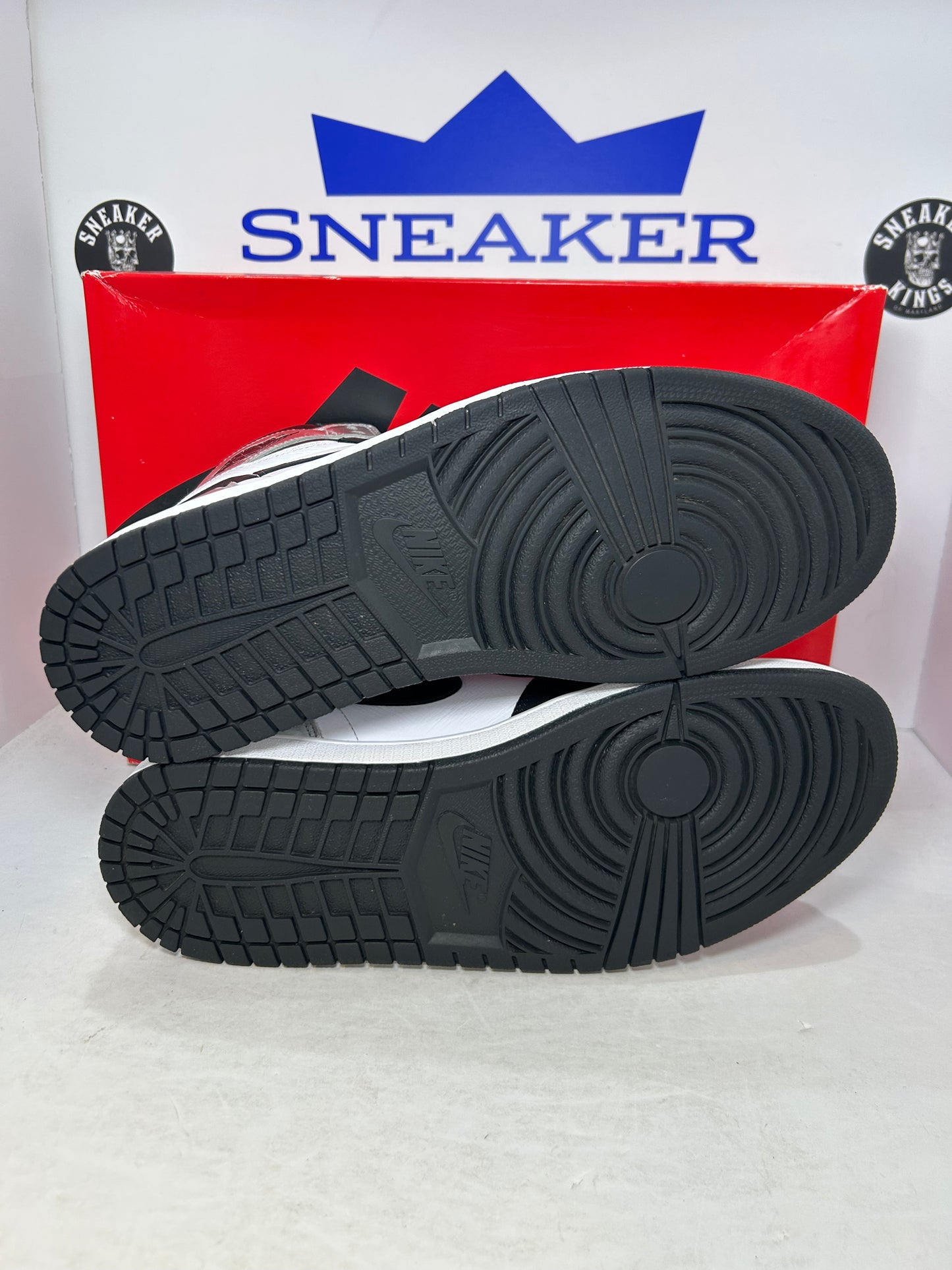 Air Jordan 1 Retro High OG Metallic Silver Toe (Pre-Owned)