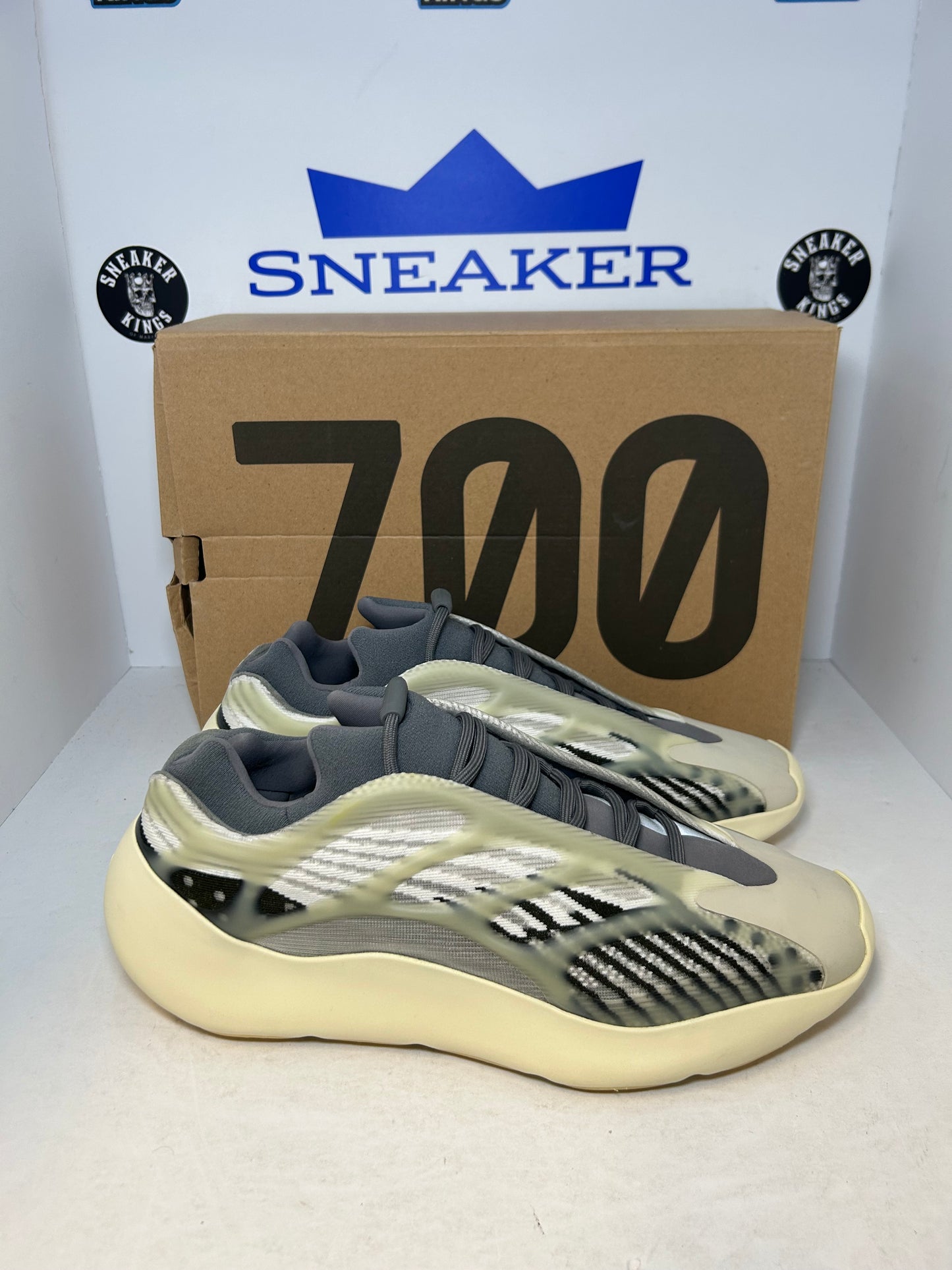 Adidas Yeezy 700 V3 Fade Salt Grey (Pre-Owned)
