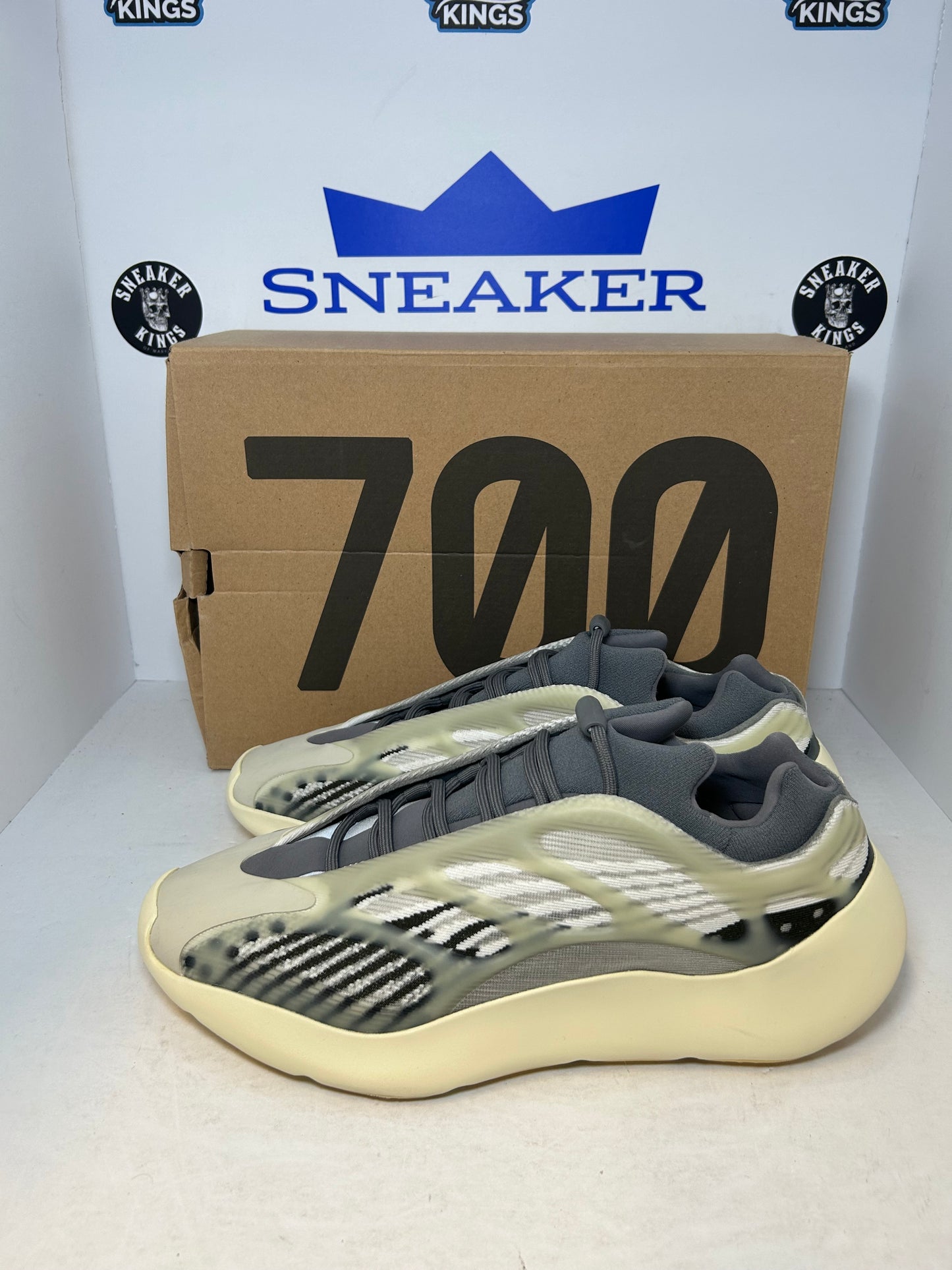 Adidas Yeezy 700 V3 Fade Salt Grey (Pre-Owned)