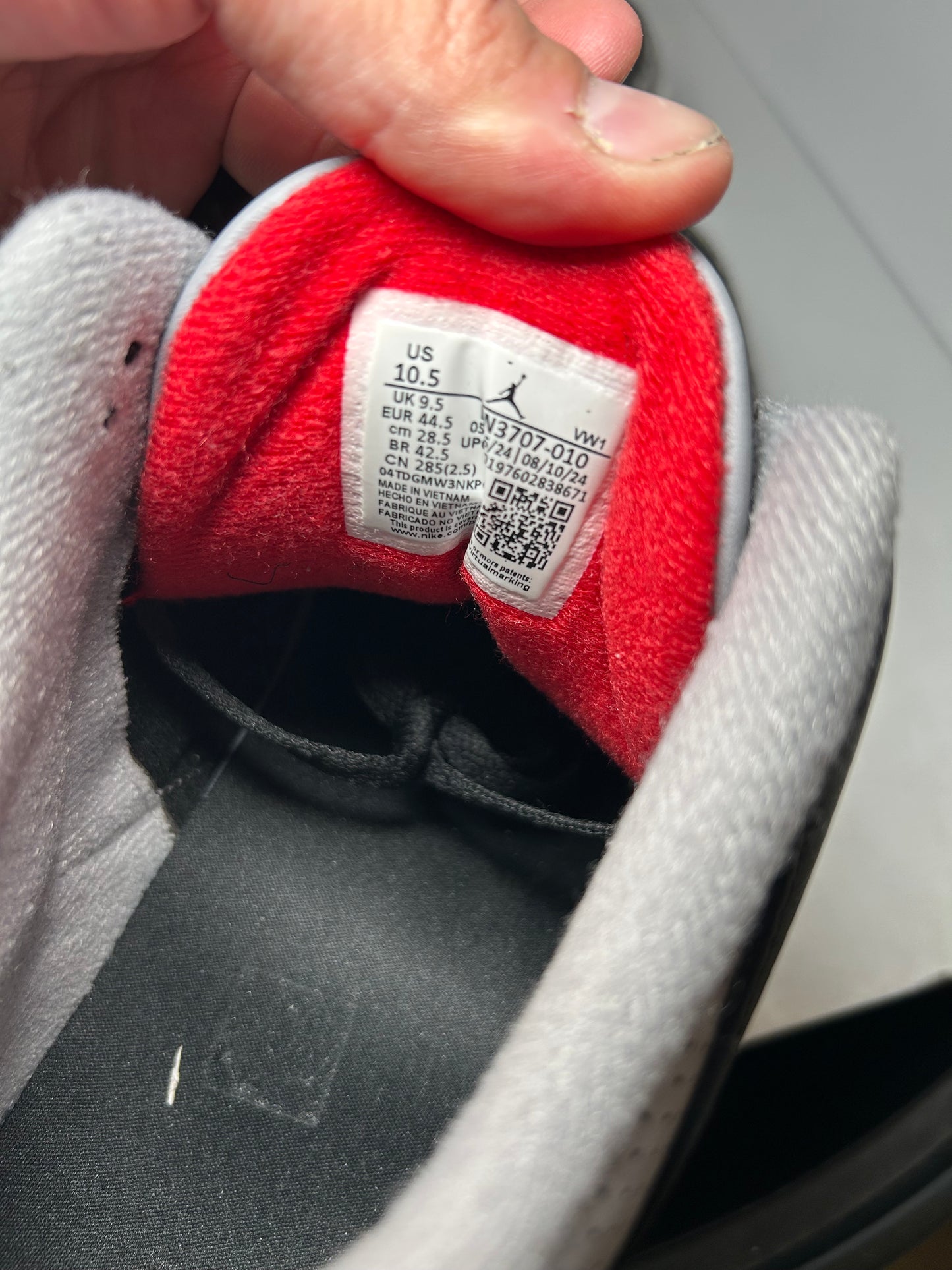 Air Jordan 3 Retro OG 2024 Black Cement (Pre-Owned)