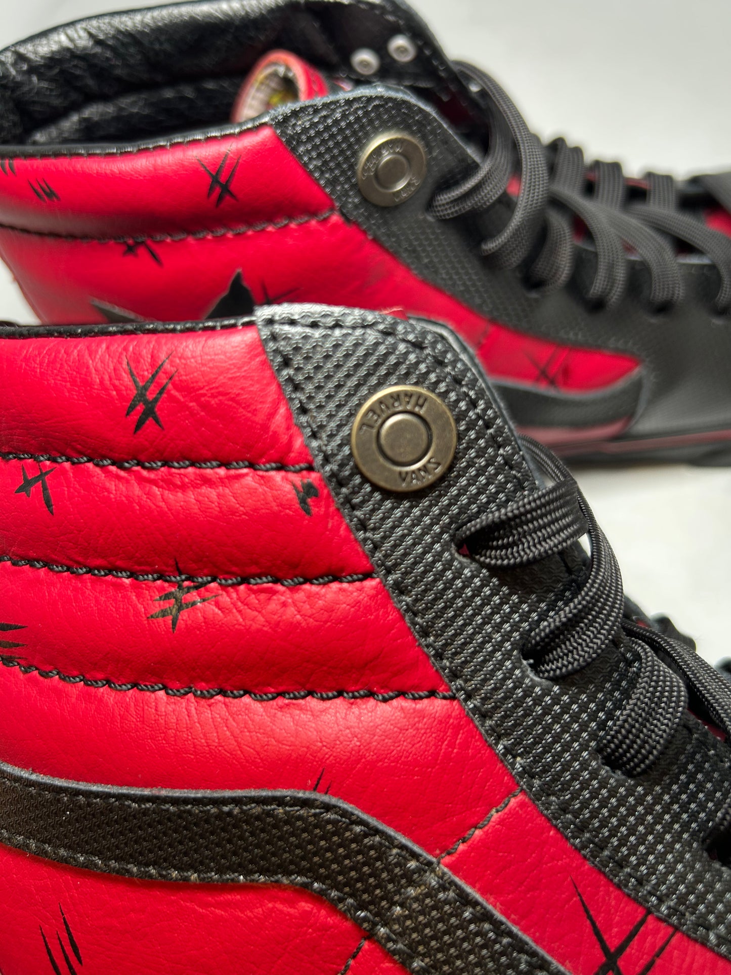 VANS SK8- High Marvel Deadpool Black Red (Pre-Owned)