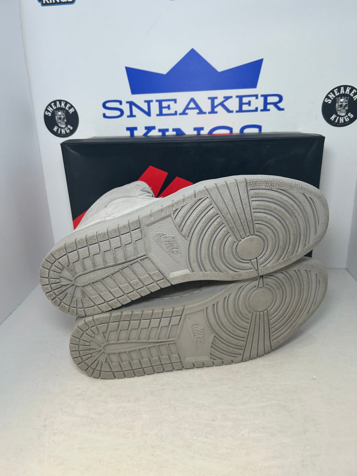 Air Jordan 1 Retro High OG Grey Suede (Pre-Owned)