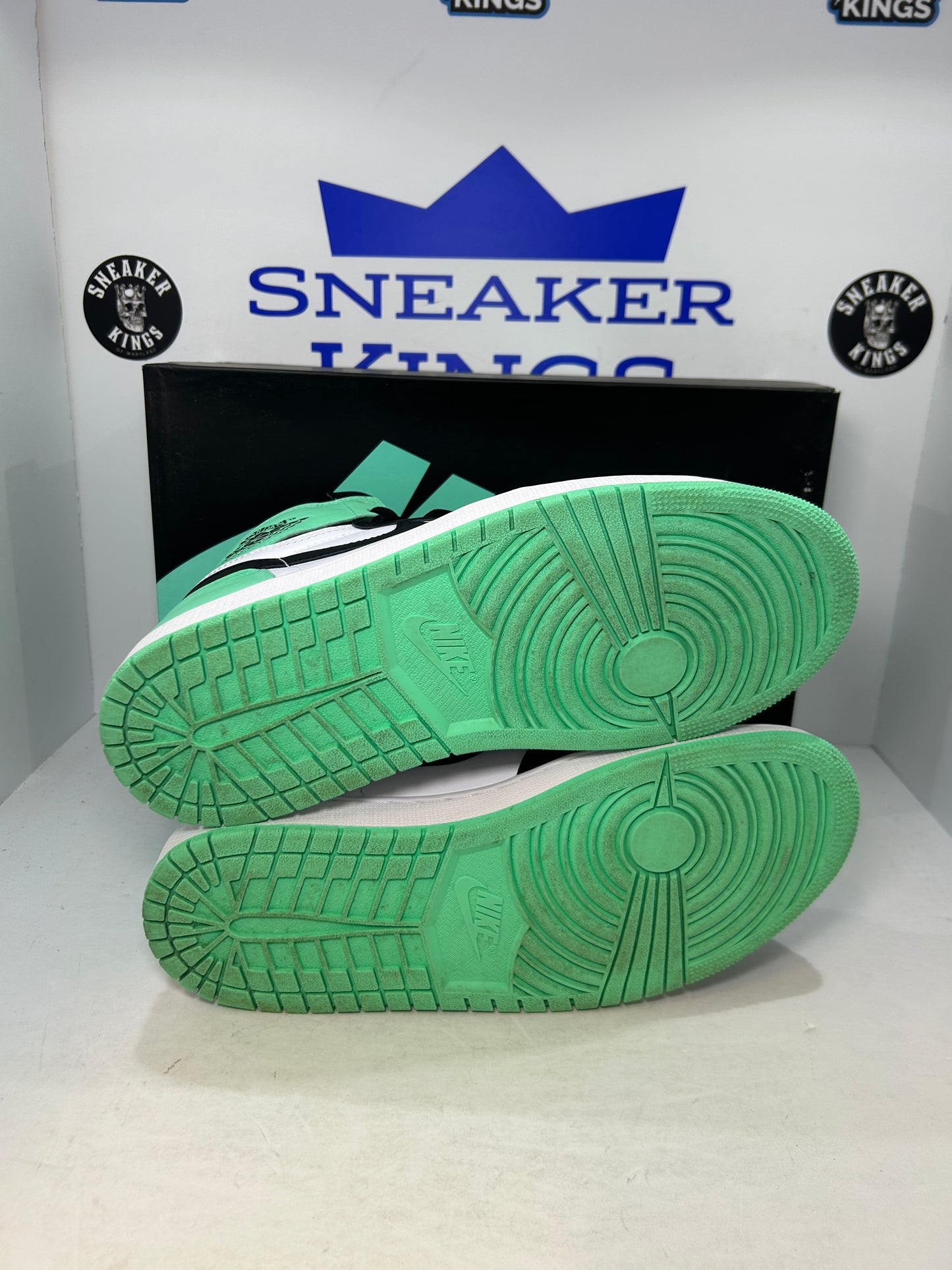 Air Jordan 1 Retro High OG Green Glow (Pre-Owned)