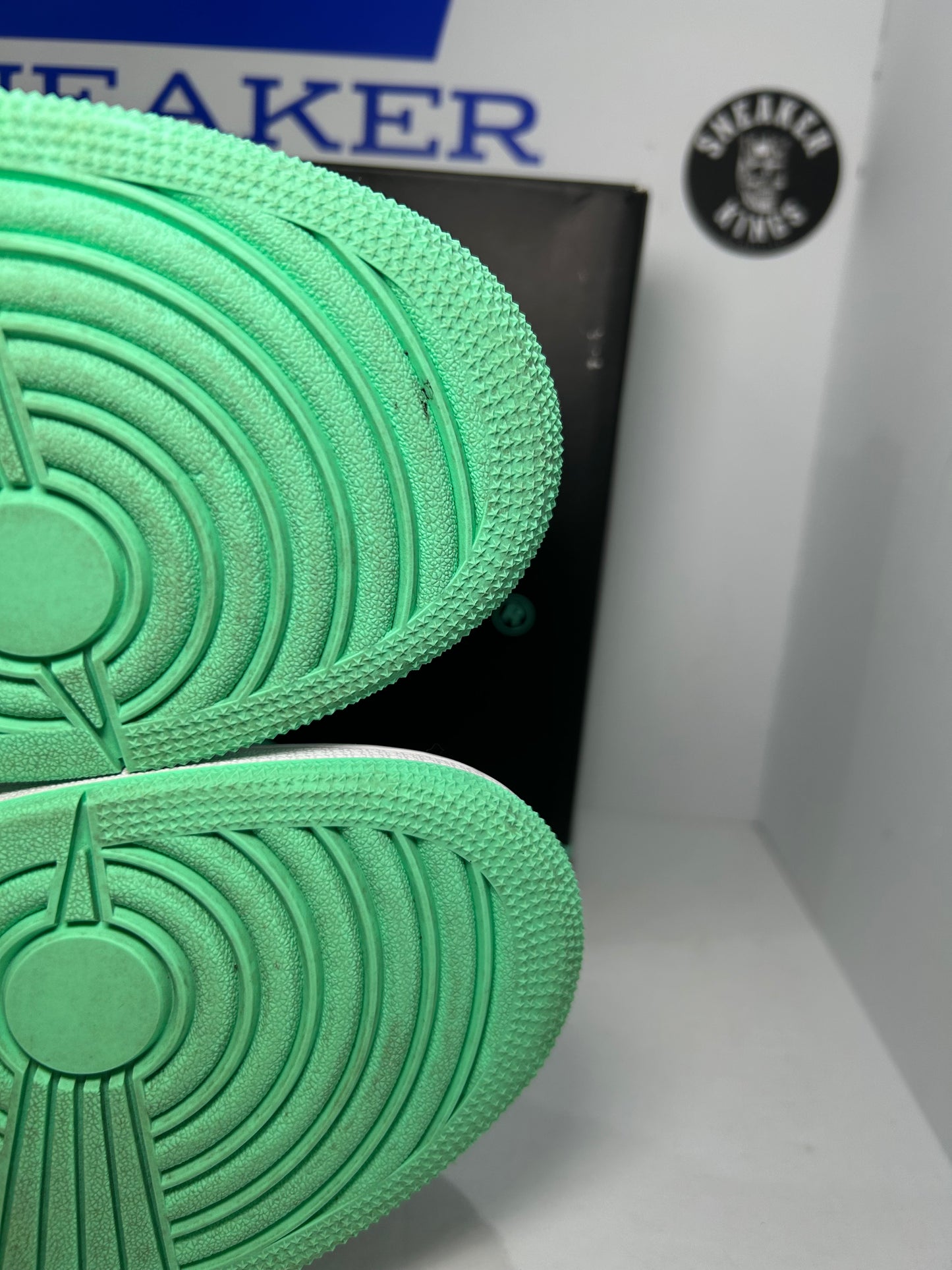 Air Jordan 1 Retro High OG Green Glow (Pre-Owned)