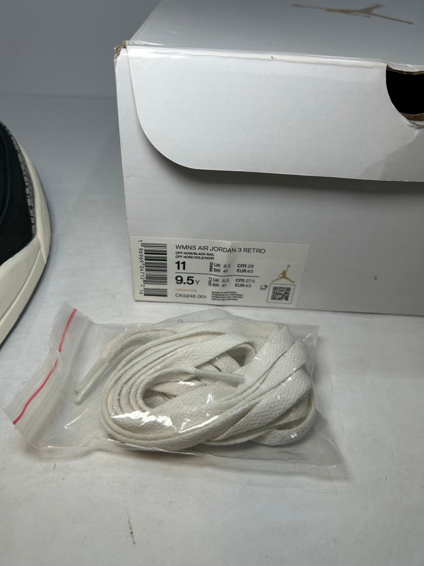 Air Jordan 3 Retro Off Noir (W) (Pre-Owned)