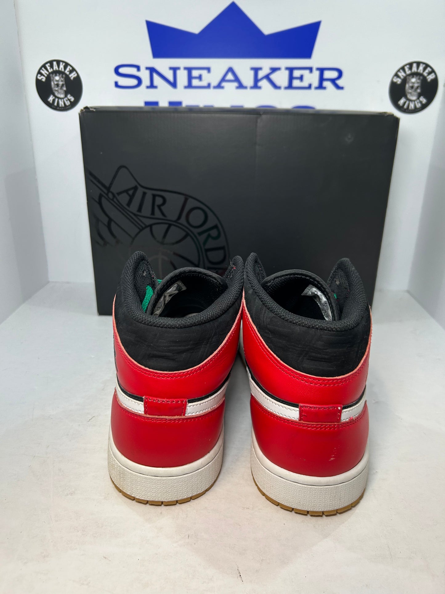 Air Jordan 1 SE Mid Christmas (Pre-Owned)