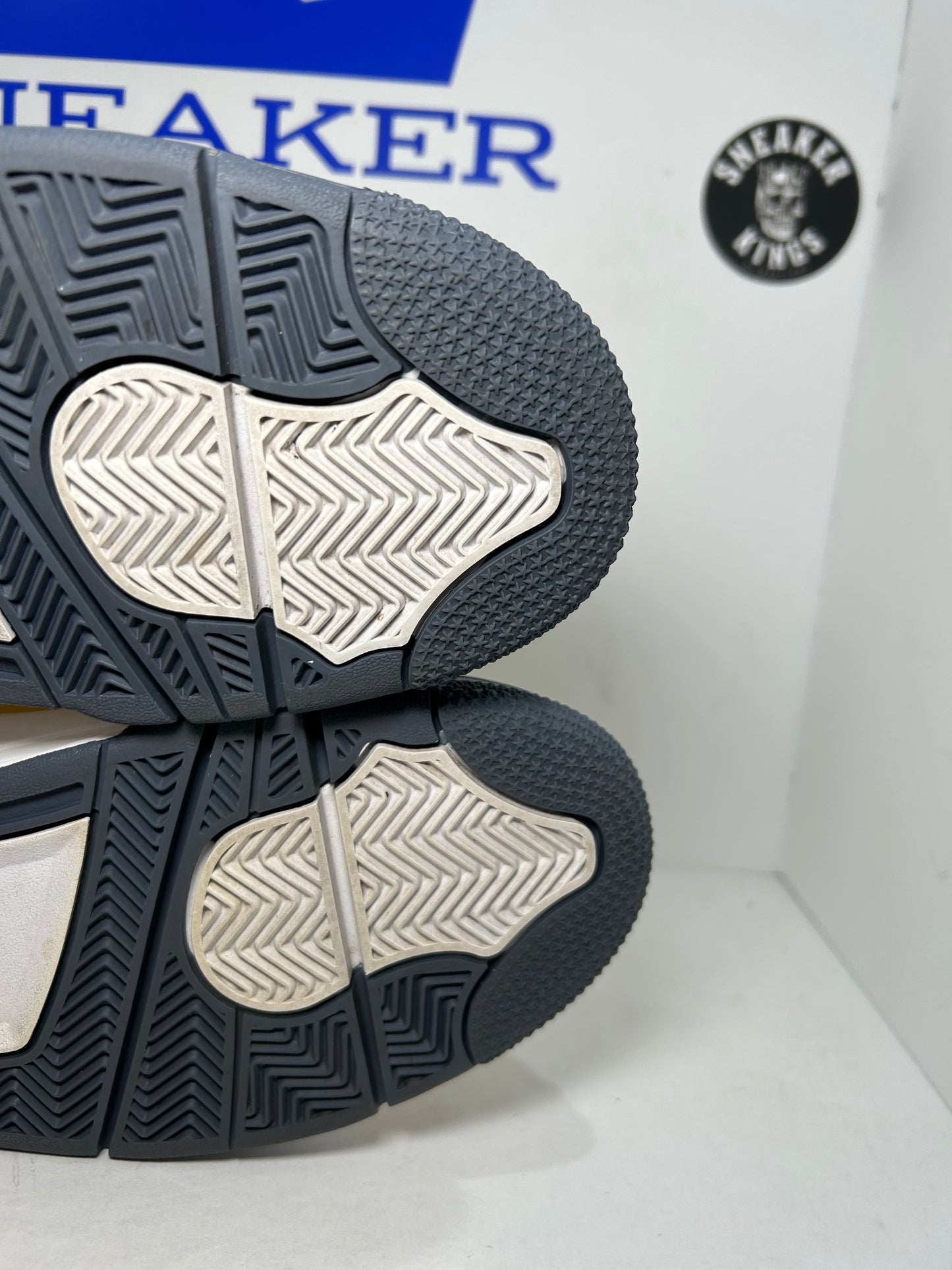 Air Jordan 4 Retro Lightning (Pre-Owned)