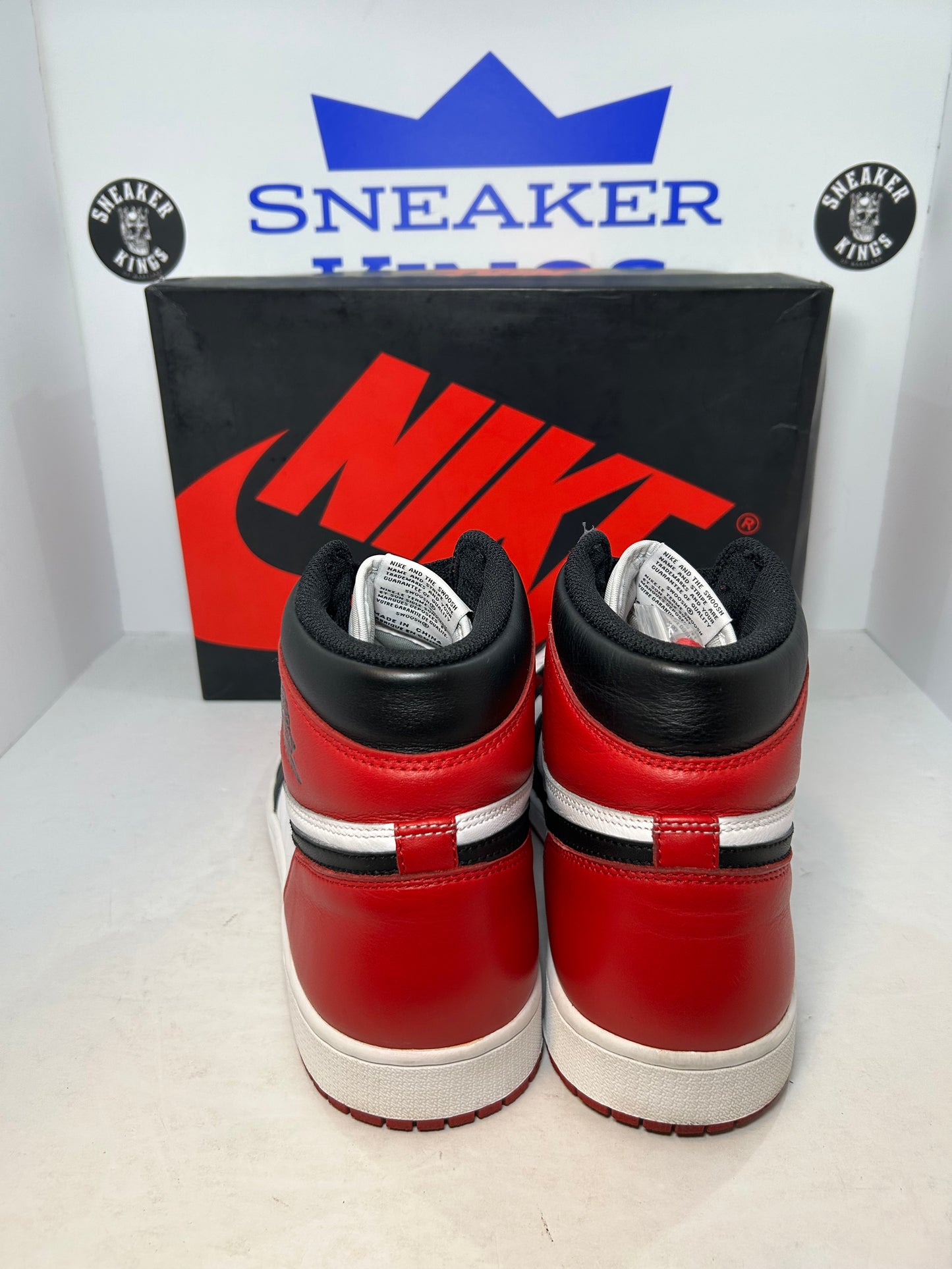 Air Jordan 1 Retro High OG Black Toe 2016 (Pre-Owned)