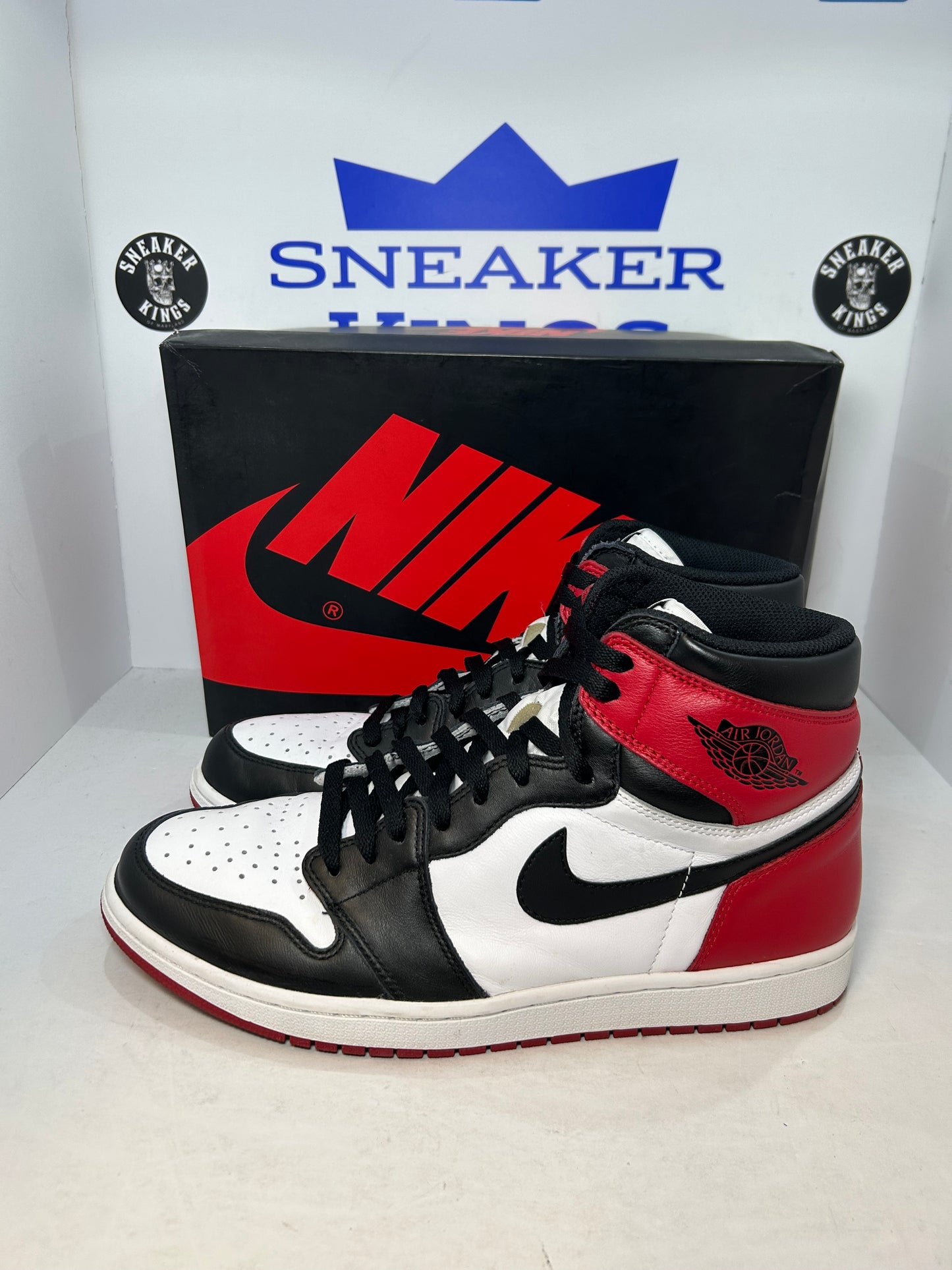 Air Jordan 1 Retro High OG Black Toe 2016 (Pre-Owned)
