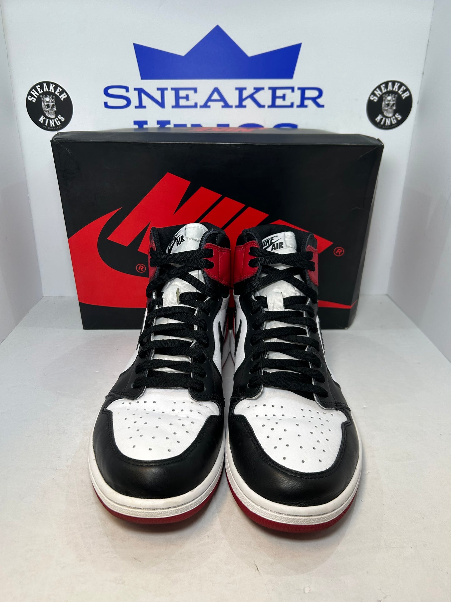 Air Jordan 1 Retro High OG Black Toe 2016 (Pre-Owned)