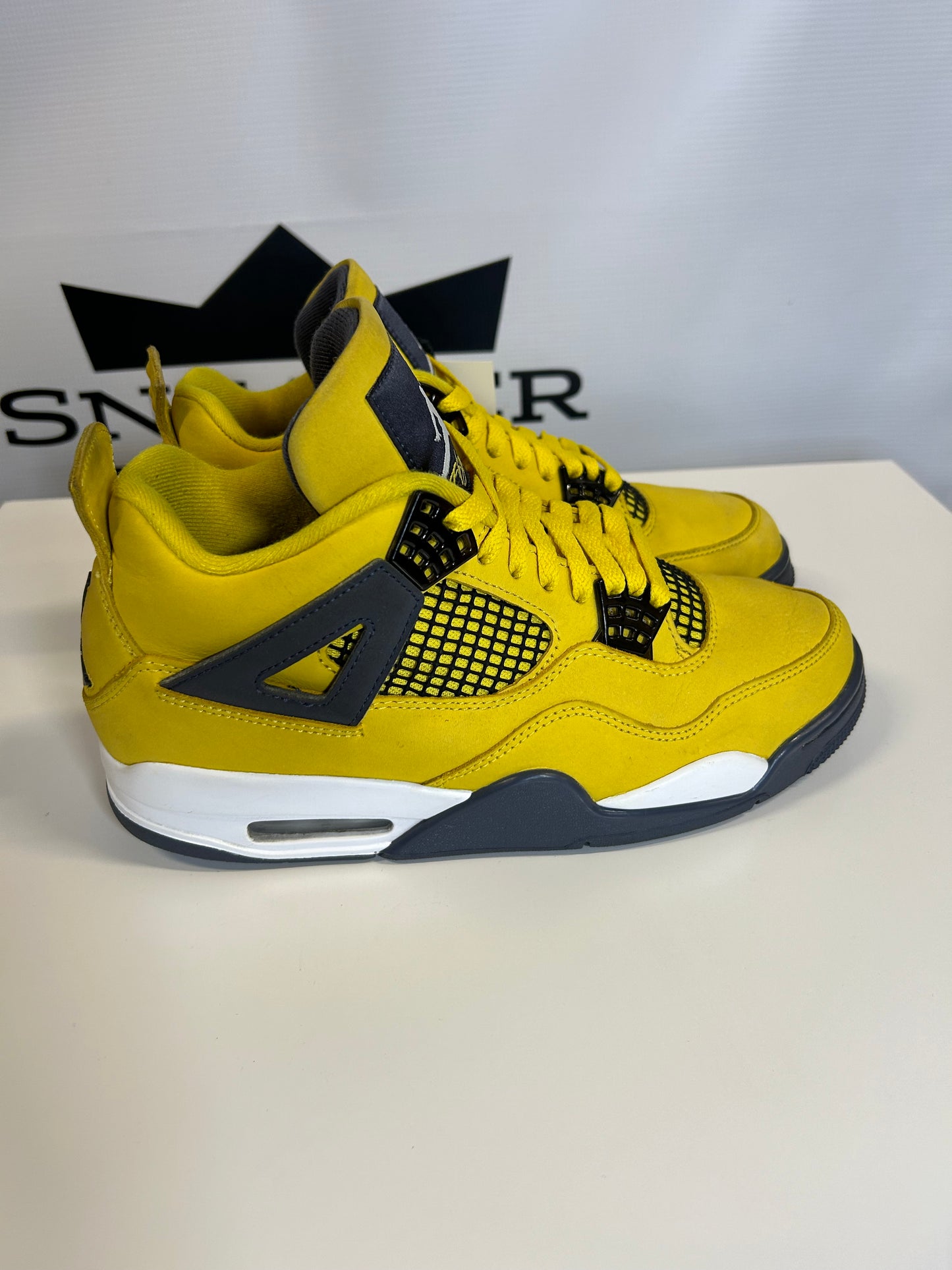 Air Jordan 4 Retro Lightning (Pre-Owned)