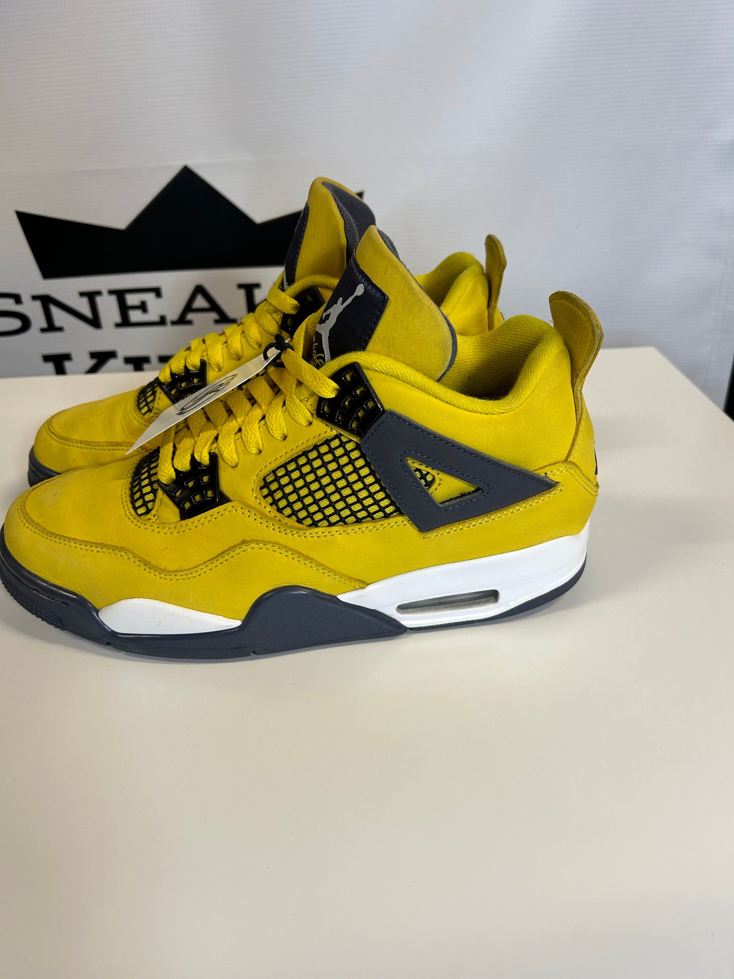 Air Jordan 4 Retro Lightning (Pre-Owned)